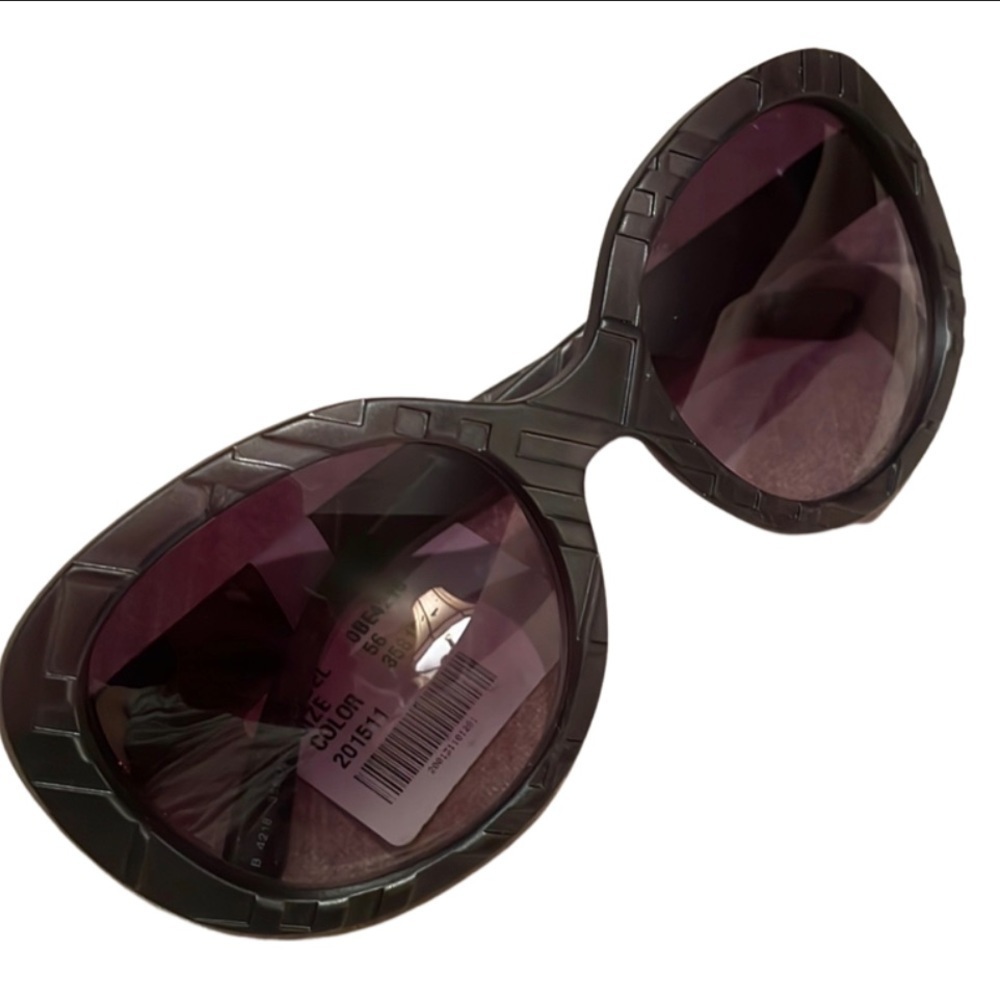 BURBERRY Plaid Signature Design Sunglasses NWOTS - Picture 2 of 16